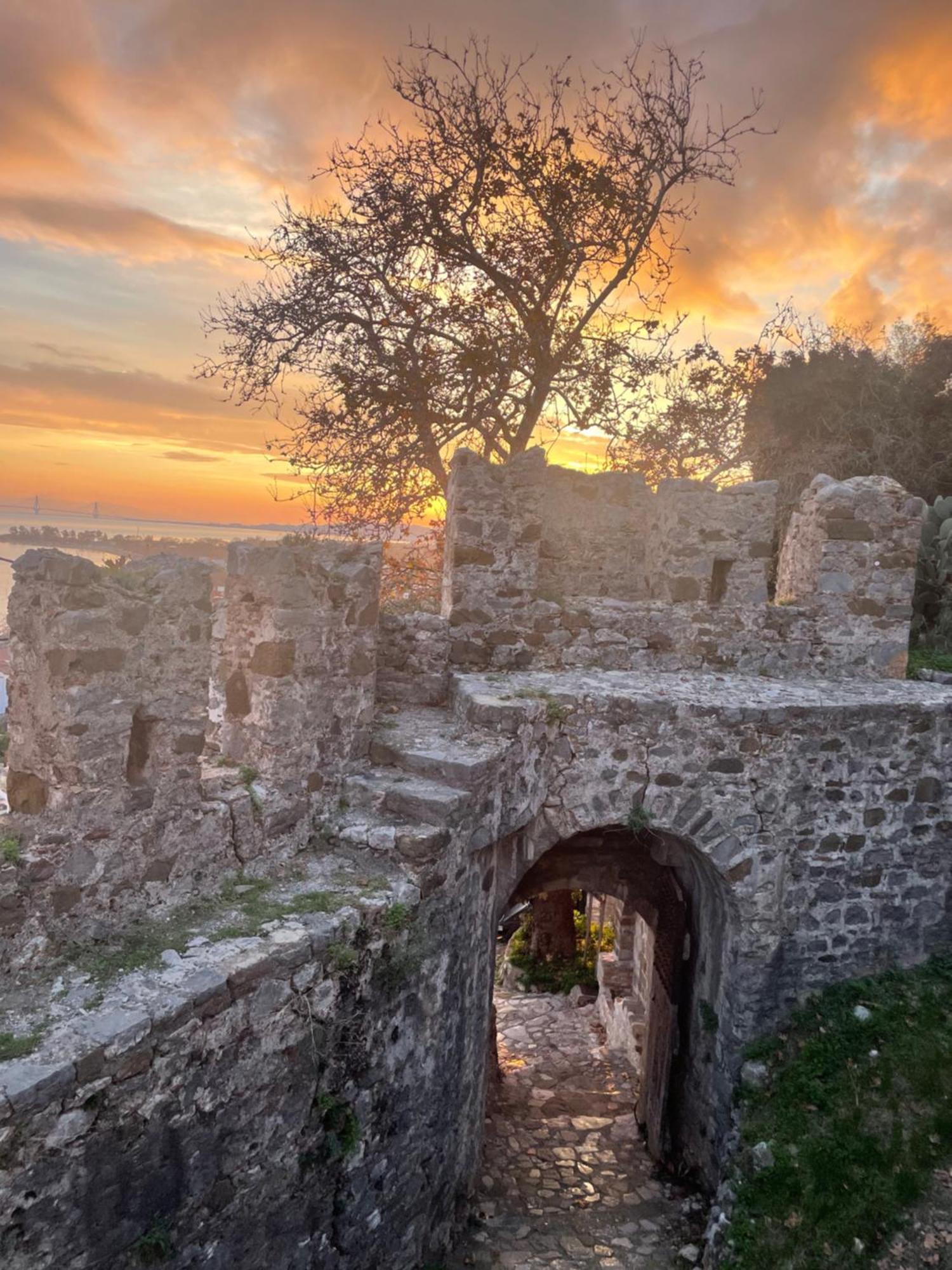 Sideroporta Castle Nafpaktos Guest House Екстериор снимка